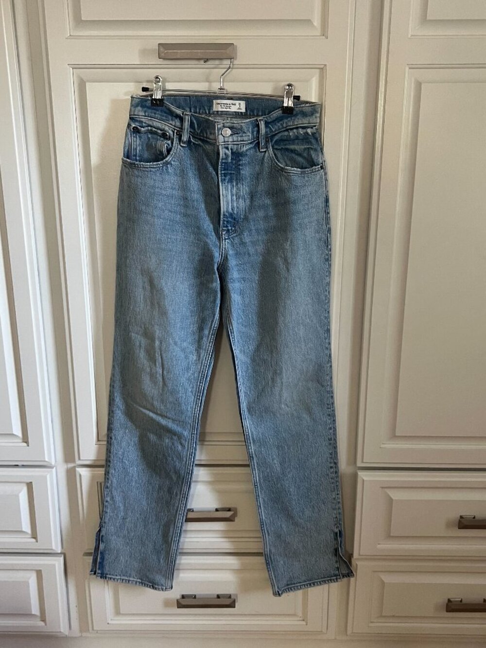Abercrombie 90's Straight Ultra High Rise Jeans - Light Wash - 28/6R